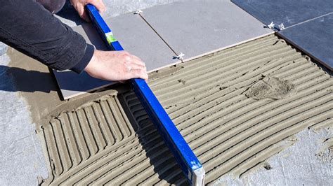 Wie Man Vinylplankenbodenbelag Auf Beton Installiert